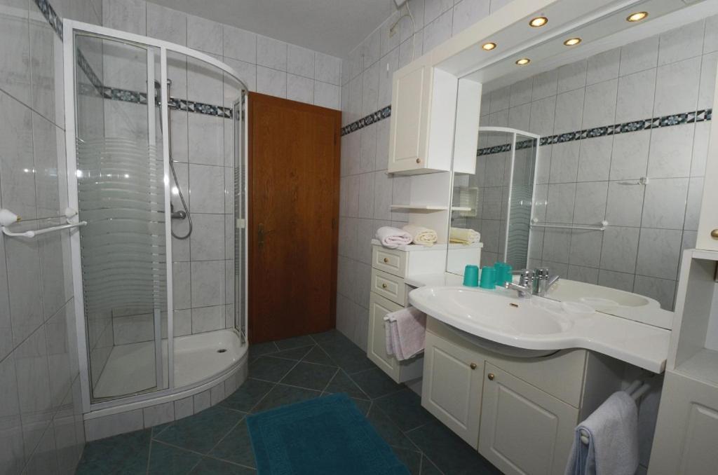 Ferienwohnungen Enzi Sekirn Bagian luar foto
